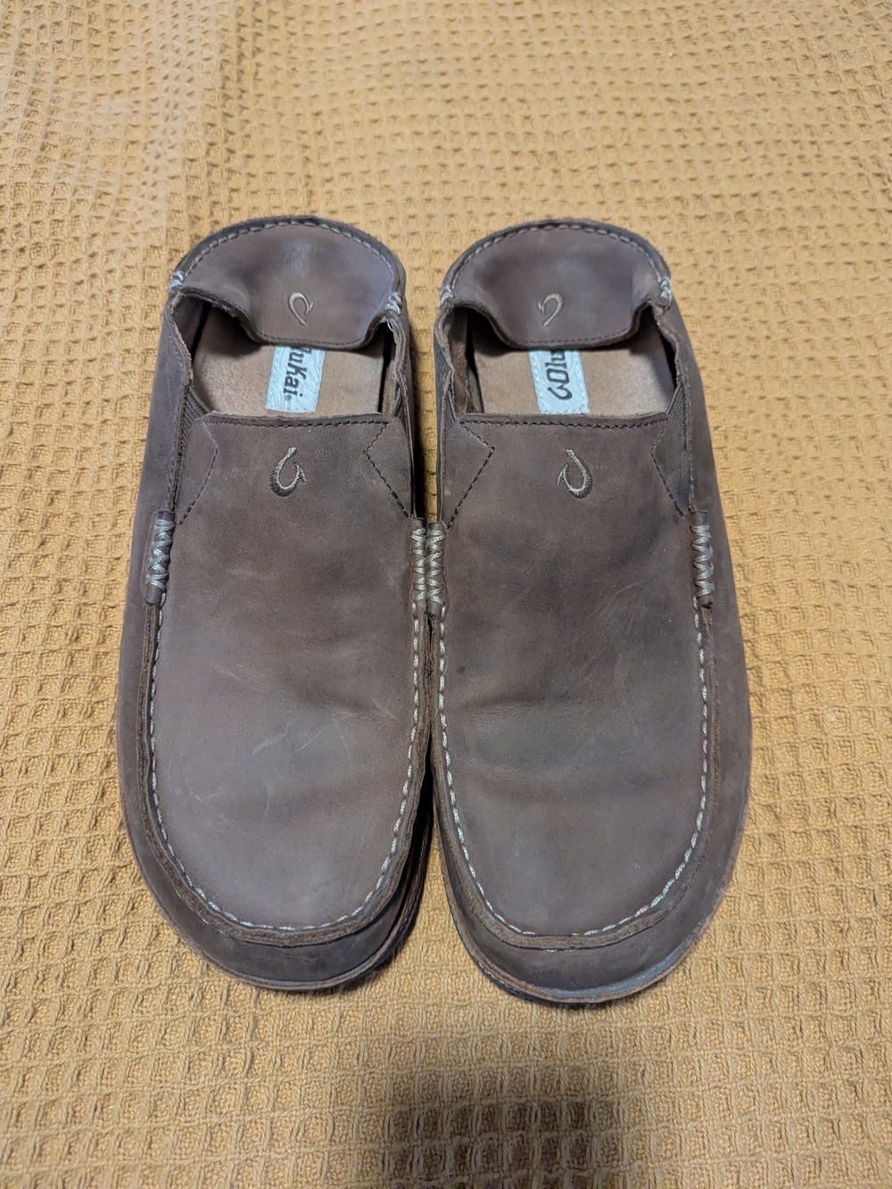 OluKai Men’s Brown Nubuck Slip-On Loafers, 11